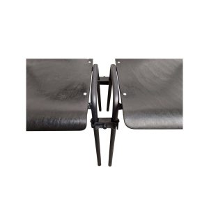 Super-Seat |Lix (Terrasse) Barhocker mattschwarz Mattschwarze Holzplatten mit Metallscharnieren, Nahaufnahme des Gelenks vor weißem Hintergrund. | Catering Möbel