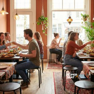 Super-Seat | Wermodin Hospitality Teakholztische | Gemütliche Gruppen an stabilen Teakholztischen (70x70cm) mit Makramee und Pflanzendekor. | Catering Möbel