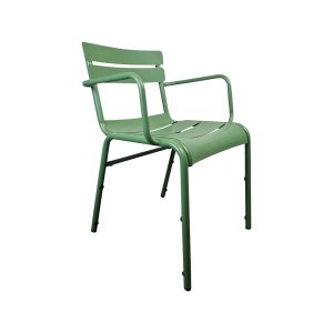 Super-Seat | Luxembourg Terrassensessel | Grüner Terrassenstuhl aus Metall mit Latten, Armlehnen und leicht gebogener Rückenlehne. Elegant und modern. | Catering Möbel