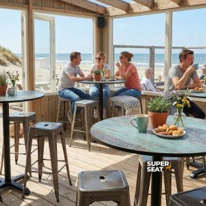 Super-Seat | Stehtische aus schwarzem Metall, Holzstühle für draußen und drinnen mit Blick auf Strand und Meer. | Catering Möbel