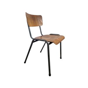 Super-Seat | Die Mylo stapelbaren industriellen Vintage-Fabrikstühle | Sitz aus Holz, gebogener Teppich, schwarze Metallbeine, Vintage-Look. | Catering Möbel