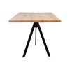 Super-Seat | Hospitality-Terrassentisch | Platte aus heller Eiche, V-Beine aus schwarzem Metall; ideal für die Gastronomie; eleganter Kontrast auf weißem Hintergrund. | Catering Möbel