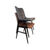 Super-Seat | Two Houston Gastronomie Stapelstühle schwarz | Stapelbare Stühle: 1x grijs met kussen, 1x bruin; beide zwarte houten poten, modern. |. | Horecameubilair