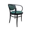 Super-Seat | Die Michael Thonet 210 Vintage Bugholz-Armstühle in Schwarz/Grün | Die zwar gebogenen Arme sind mit grünen Stoffen versehen, die auf dem Teppich sitzen. | Horecameubilair