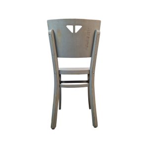 Super-Seat | Grauer Bistrostuhl aus Vintage-Holz; sichtbare Schrauben, leichte Abnutzung und dreieckiger Rückenausschnitt. | Catering Möbel