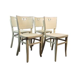 Super-Seat |Vier Dotty Deco Bistrostühle aus Holz in Elfenbeinweiß|Elfenbeinweiße Holzstühle mit geschnitzten Rückenlehnen, elegant und leicht glänzend. | Catering Möbel