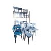 Super-Seat | 15 Vintage-Caféstühle aus Holz in Blautönen, teilweise auf Metallgestell, Holzsitz und Teppich, weißes Dekor. |. | Catering Möbel