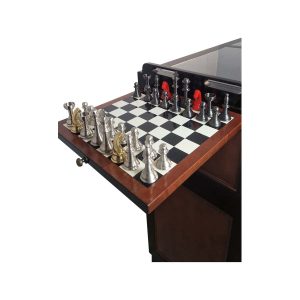 Super-Seat | An Authentic Models Casablanca Barkommode inkl. Schachfiguren Schachfiguren | Bruin houten barkommode met zwart-witte schaakbord, metalen schaakstukken. Foosball tafel op achtergrond. | Horecameubilair