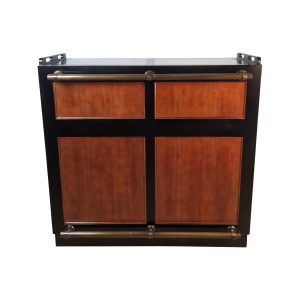 Super-Seat | The Authentic Models Casablanca Barkommode inkl. Schachfiguren Schachfiguren | Zwart houten kast met bruin hout, metalen accenten, 2 lades, 2 deuren. | Horecameubilair