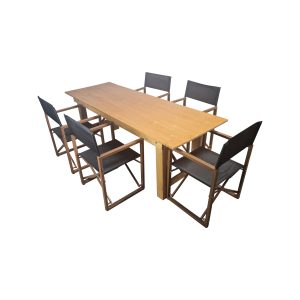 Super-Seat | Terrasset Klapptisch 220cm und Regiestühle | Houten tafel en vijf houten stoelen met donker textiel, op witte achtergrond. | Horecameubilair