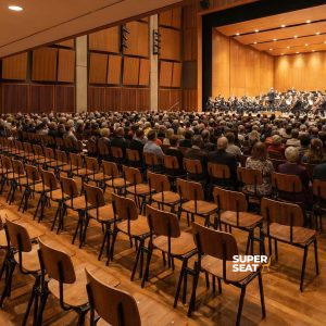 Super-Seat | Paar Stühle Rietveld braun / schwarz | Braune und schwarze Holzstühle in Konzertsaal mit Holz und polierten Böden, moderner Look. | Catering Möbel