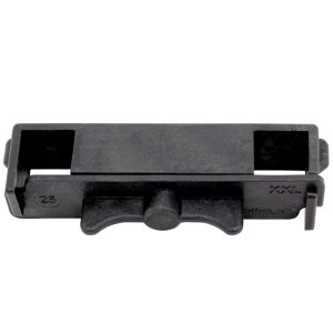 Super-Seat | Schwarzer, rechteckiger Kunststoff-Sitzclip mit Schiebemechanismus und Markierung, auf Weiß. | Catering Möbel