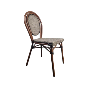 Super-Seat | Sie werden Stühle, Tische, Barhocker, Picknicktische und andere Arten von Tischen und Stühlen vorfinden. | Hellbrauner Holzstuhl mit runder Rückenlehne und Sitz aus Korbgeflecht, diagonal gesehen vor weißem Hintergrund. | Catering Möbel