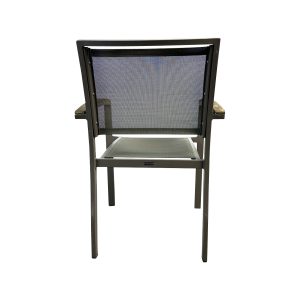 Super-Seat |Vento Vervoort Terrassensessel Grau| Grauer Terrassenstuhl aus Metall mit Netzbezug/Sitzfläche, Armlehnen aus Holz, von hinten gesehen. | Catering Möbel