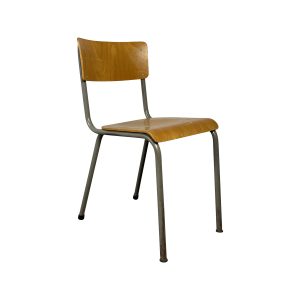 Super-Seat | Die Ardell Vintage Schulstühle aus Holz in Anthrazit | Hellbrauner Holzsitz, Rückenlehne und anthrazitfarbene Metallbeine, klassisches Modell. | Catering Möbel